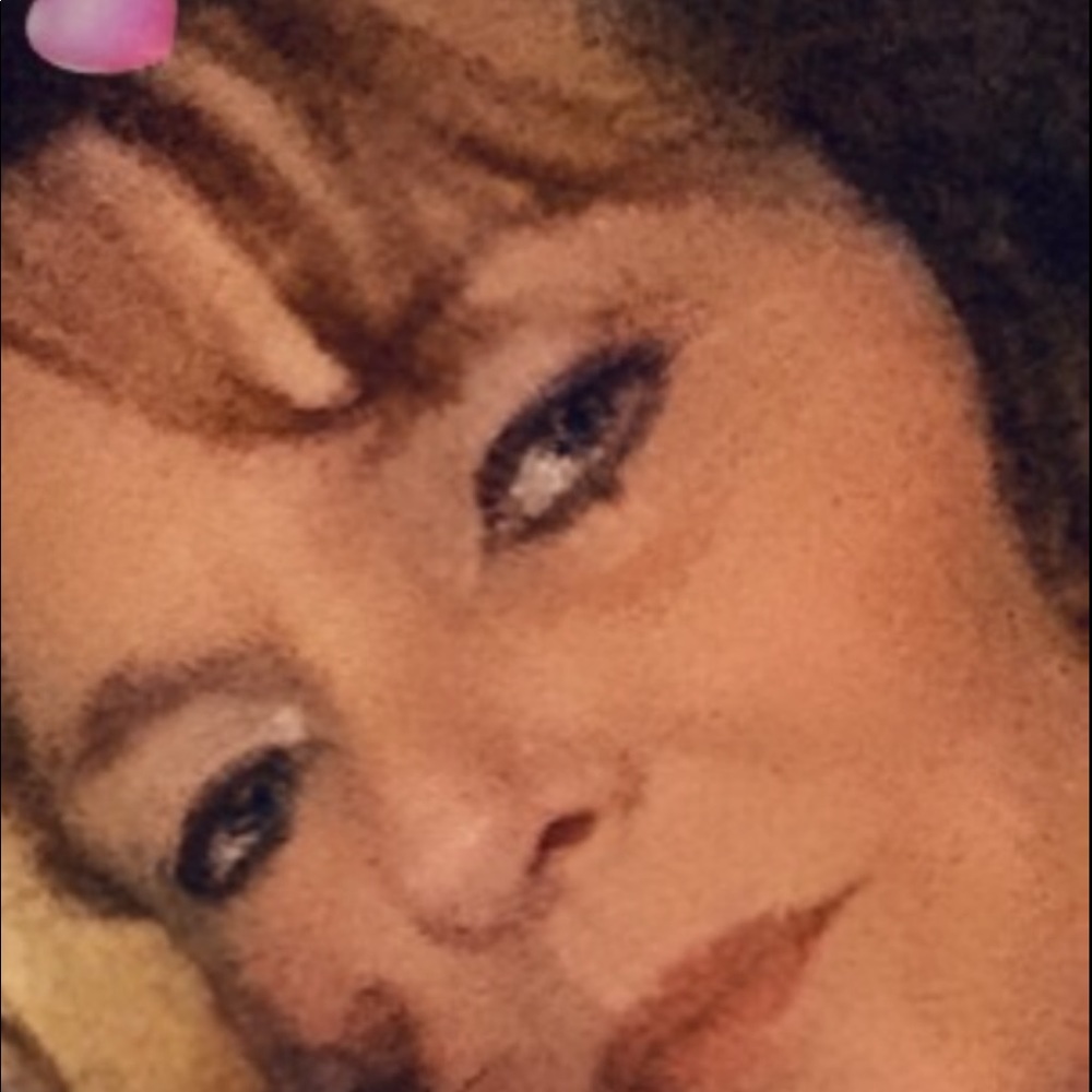 Meet your Posher, Debi
